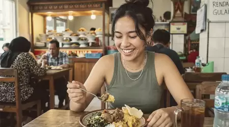 Defisit Kalori Tanpa Tersiksa: Tetap Bisa Makan Nasi Padang tapi BB Turun?