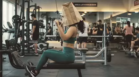 Gym Timid? Trik Mengatasi Rasa Minder dan Takut Dilihatin Orang Saat Pertama Kali ke Fitness Center